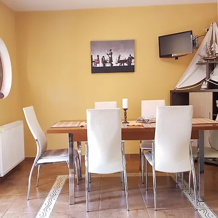 Marina House بيت ضيافة *